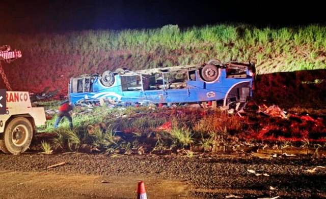 Ônibus que trazia trabalhadores do Maranhão pra colheita da maçã em SC sofre acidente
